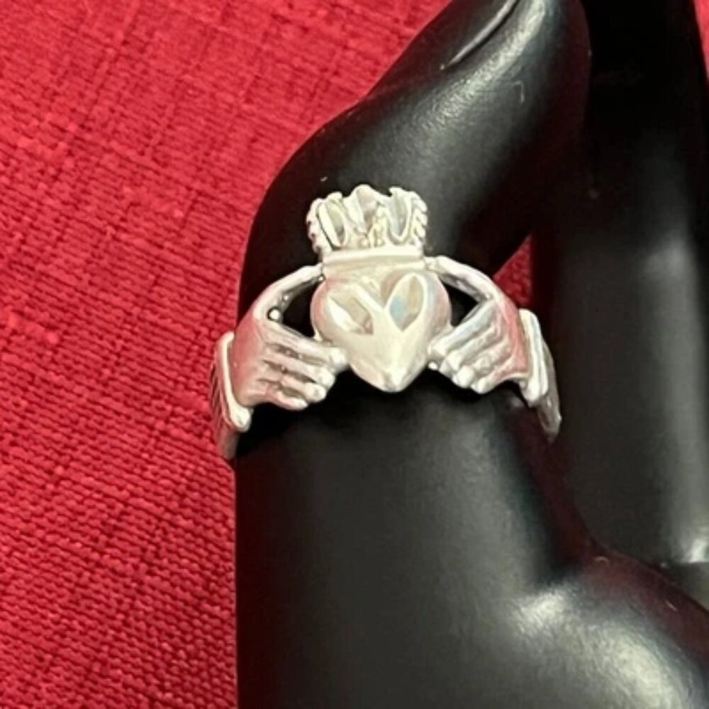 Vintage Irish Claddagh Sterling Silver Ring Size 9.5